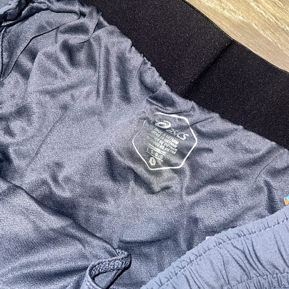 Asics running shorts. Size L. NWT - Picture 2 of 4